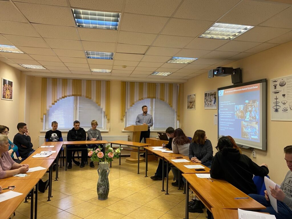 Мелехин Иван на круглом столе "Найди себя в профессии" в Российском колледжа традиционной культуры
